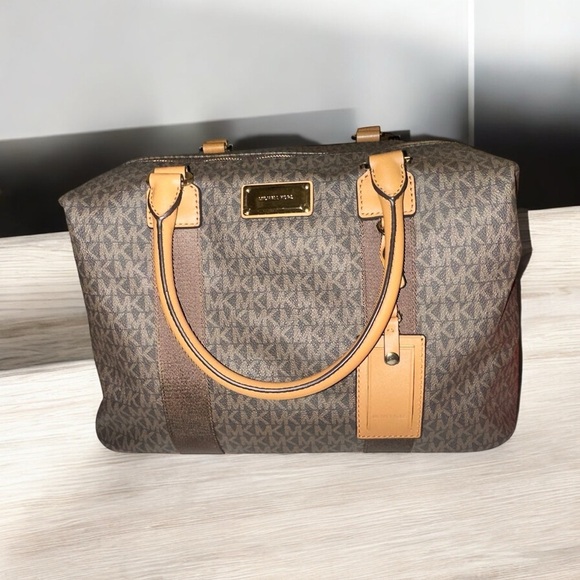 ⭐️NWT⭐️ Michael Kors Logo XL Weekender Bag